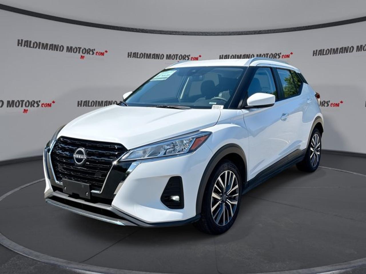 2025 Nissan Kicks Play SV FWD | No Accidents | Heated Steering Photo0