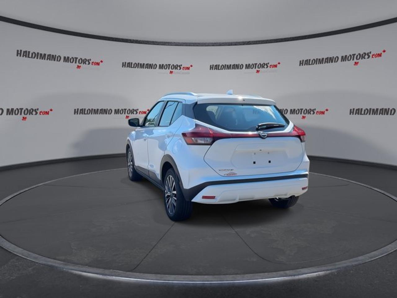 2025 Nissan Kicks Play SV FWD | No Accidents | Heated Steering Photo