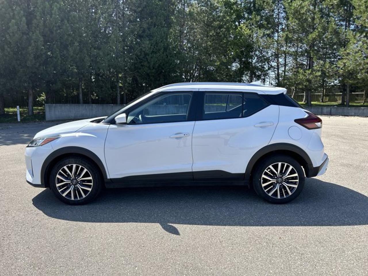 2025 Nissan Kicks Play SV FWD | No Accidents | Heated Steering Photo