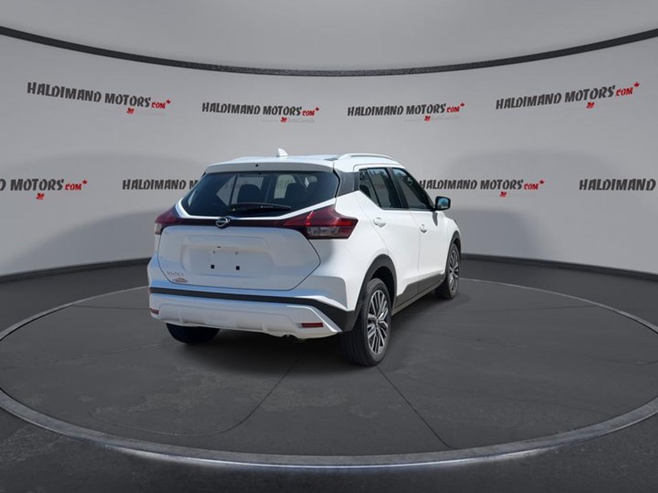 2025 Nissan Kicks Play SV FWD | No Accidents | Heated Steering Photo