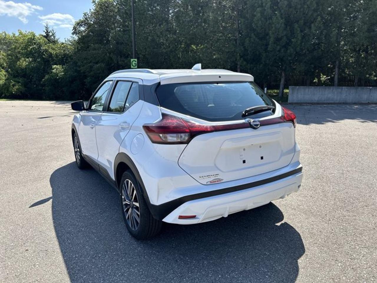 2025 Nissan Kicks Play SV FWD | No Accidents | Heated Steering Photo