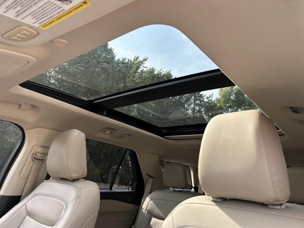 2021 Ford Explorer Limited 4WD | No Accidents | Vent. Front Seats Photo