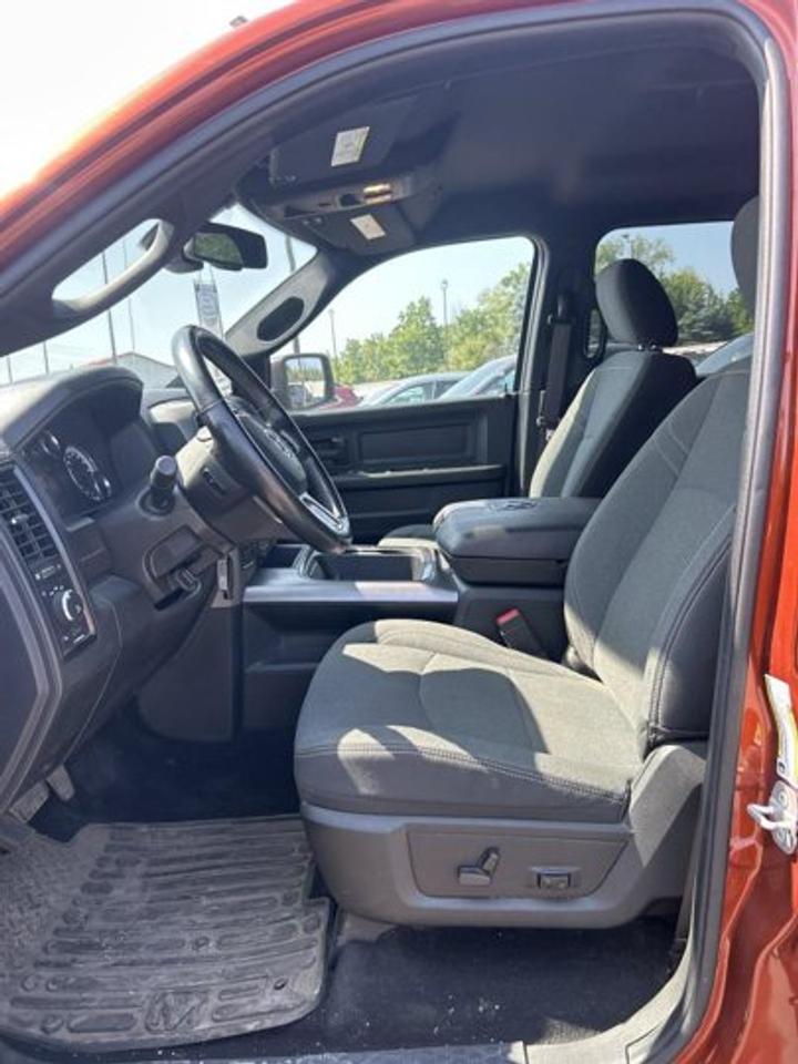 2023 RAM 1500 Classic Express Crew Cab 5'7 Box 4x4 | No accidents | Heated Steering Photo