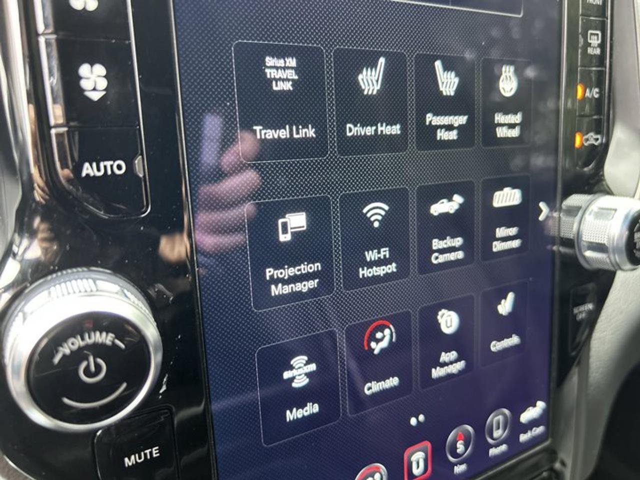 2020 RAM 1500 Rebel Crew Cab 5'7 Box 4x4 | No Accidents | Leather Seats Photo