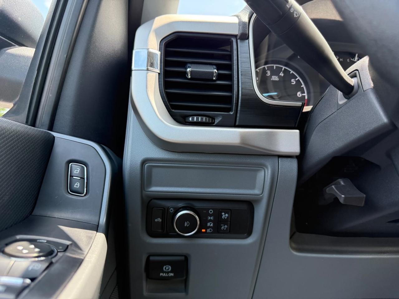 2021 Ford F-150 XLT Photo