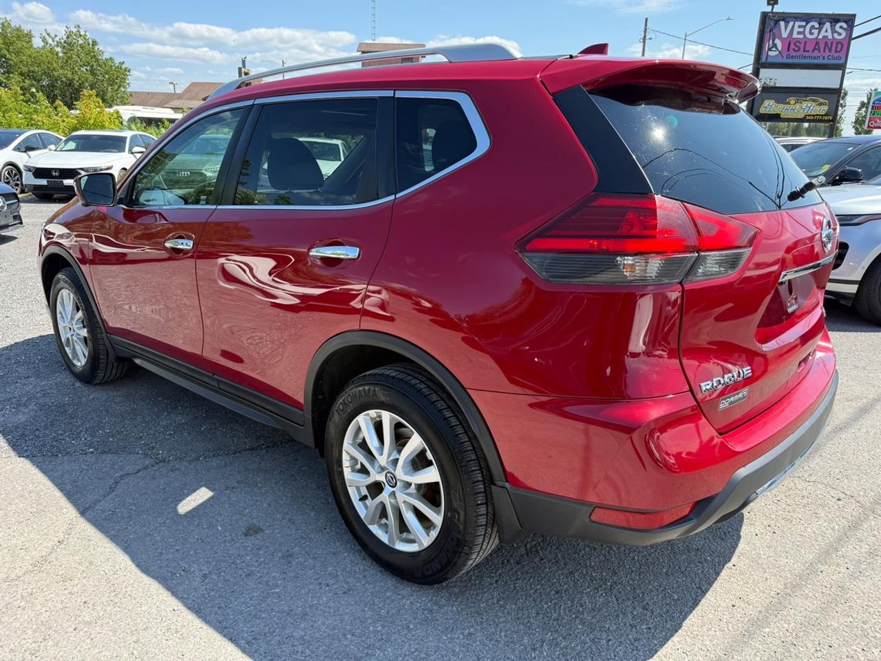 2017 Nissan Rogue SV Photo
