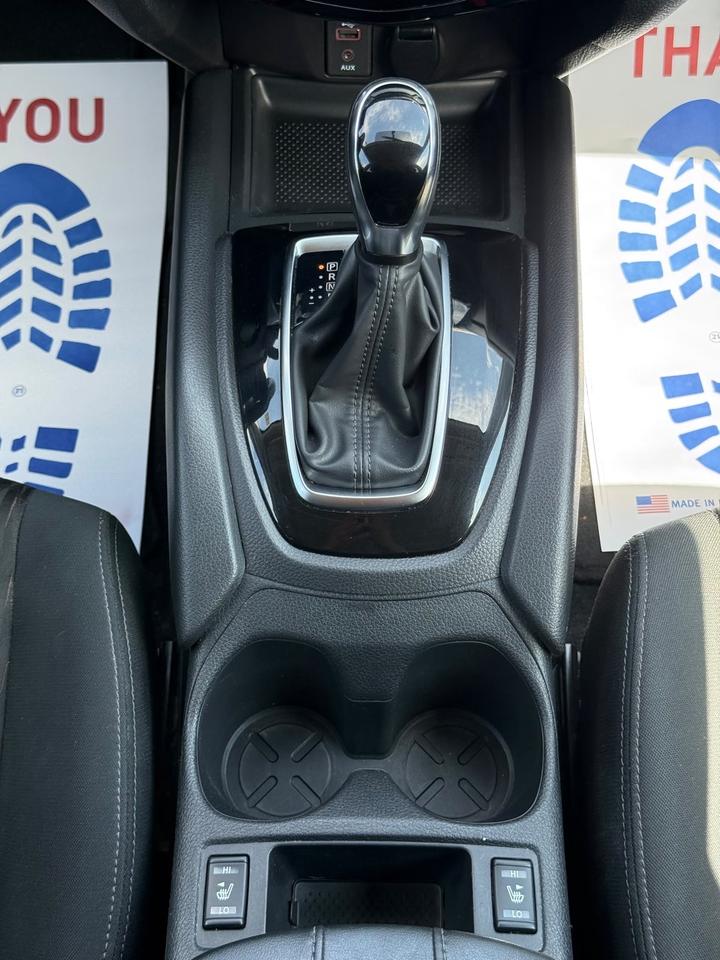 2017 Nissan Rogue SV Photo