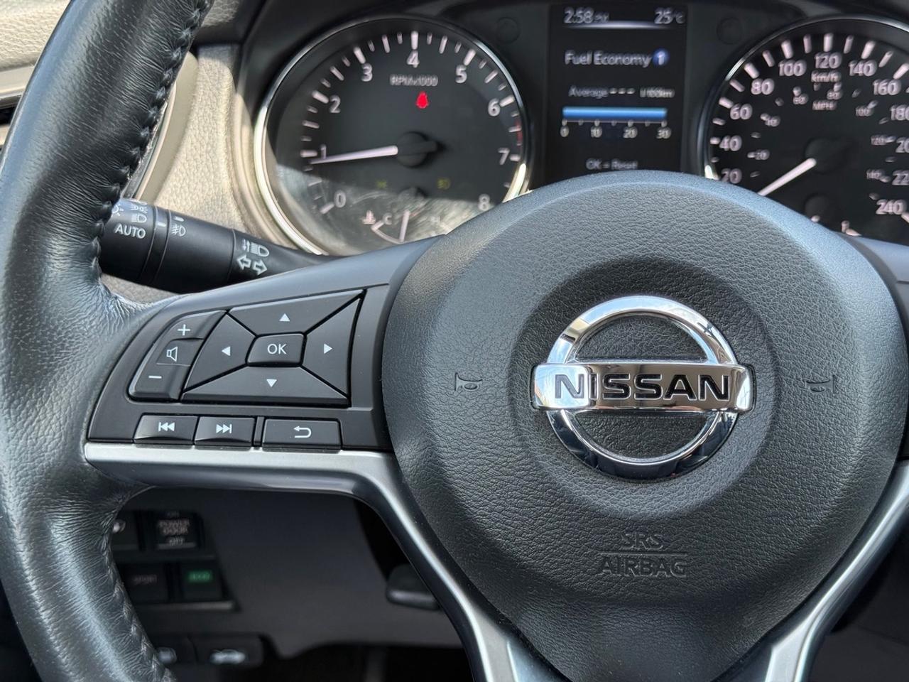 2017 Nissan Rogue SV Photo