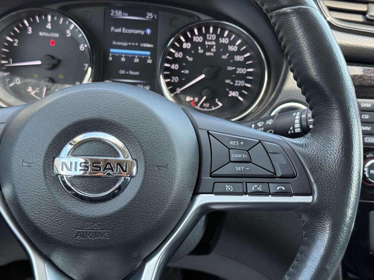 2017 Nissan Rogue SV Photo