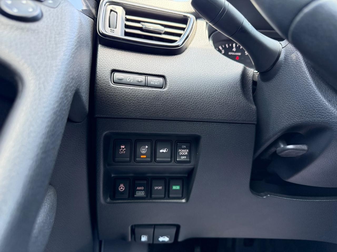 2017 Nissan Rogue SV Photo
