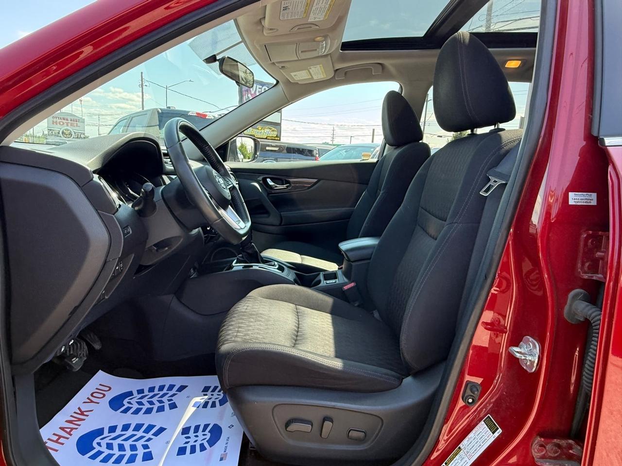 2017 Nissan Rogue SV Photo