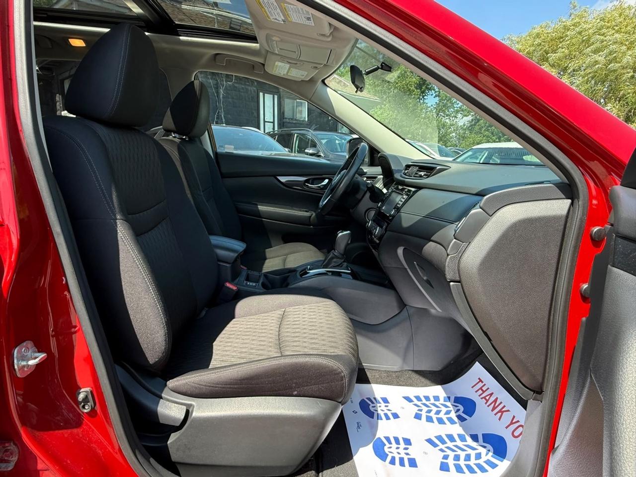 2017 Nissan Rogue SV Photo