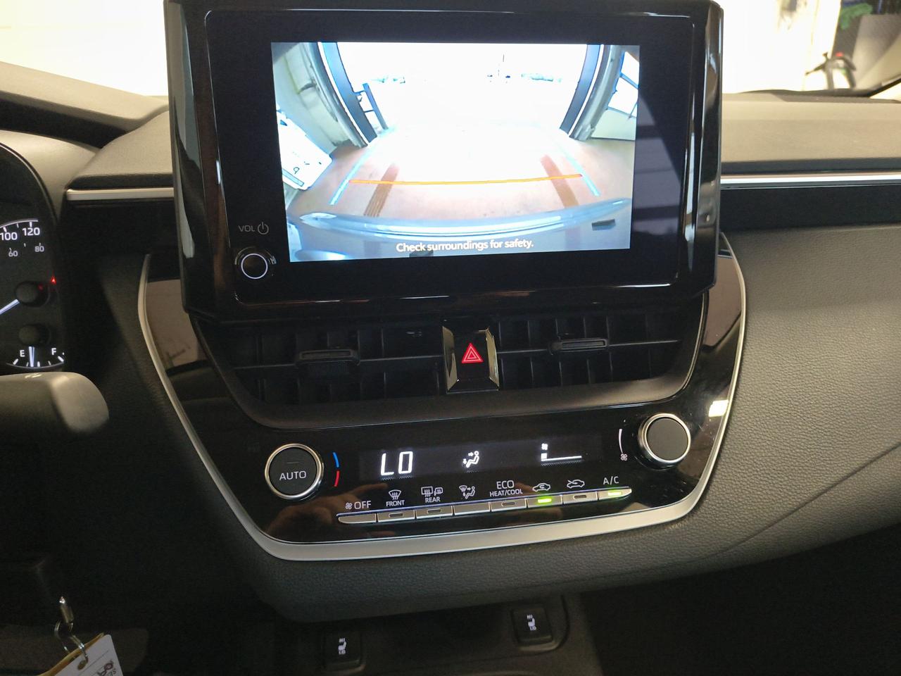2024 Toyota Corolla LE Photo