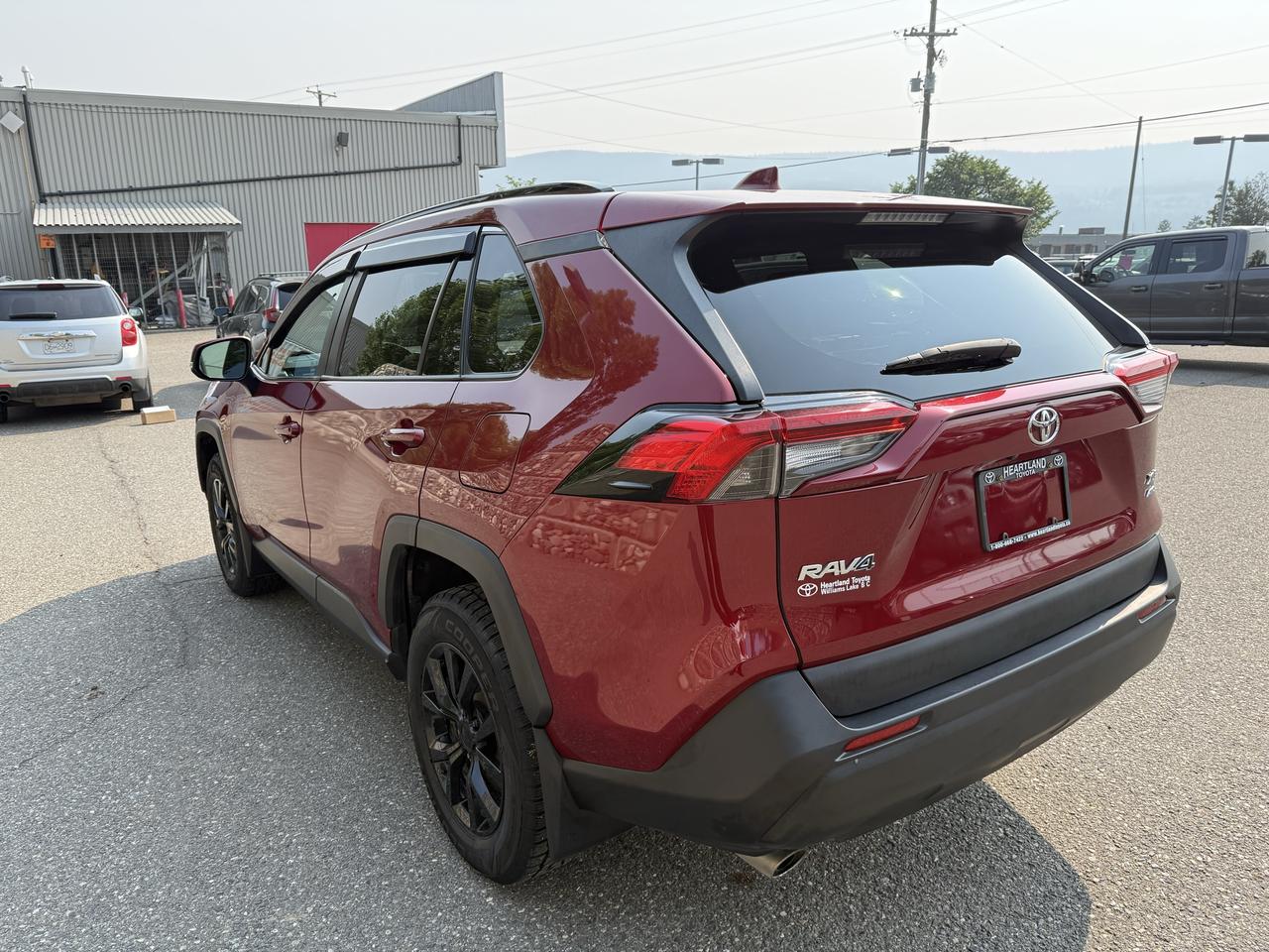 2019 Toyota RAV4 XLE Photo4