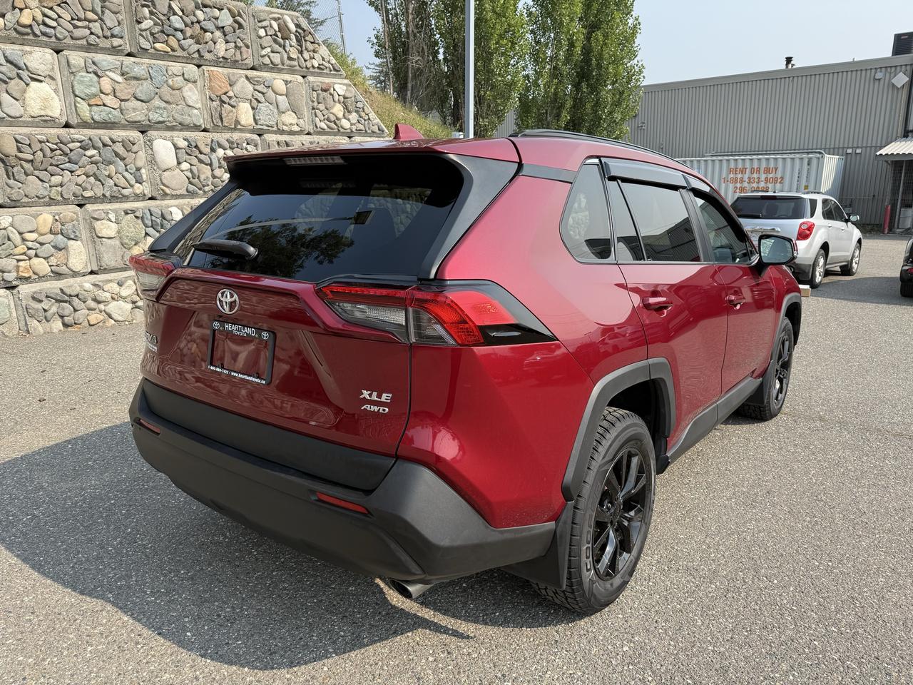 2019 Toyota RAV4 XLE Photo