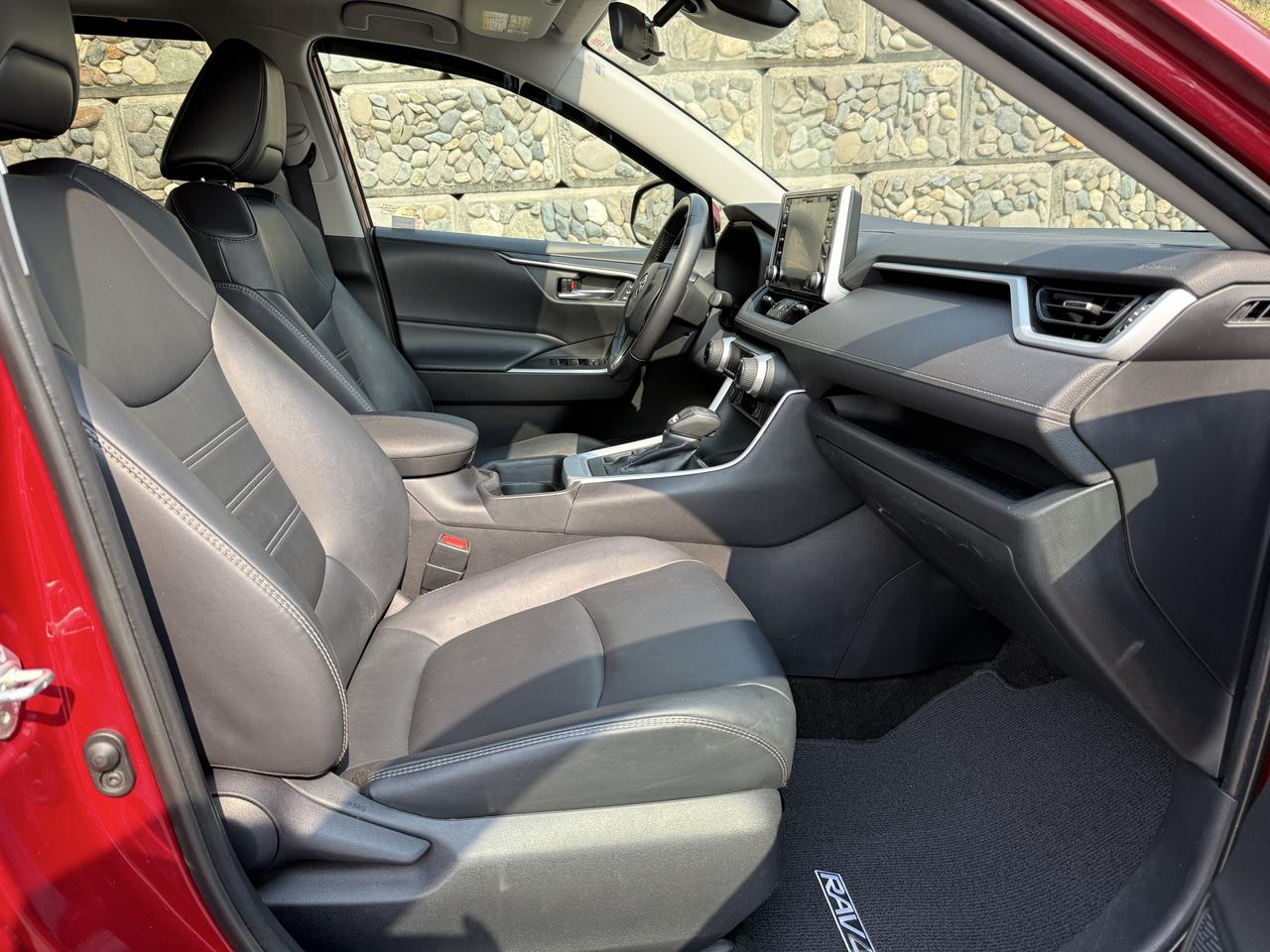2019 Toyota RAV4 XLE Photo