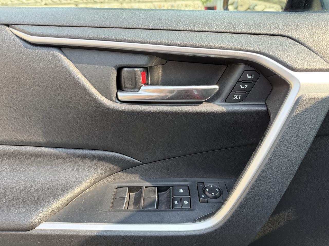 2019 Toyota RAV4 XLE Photo