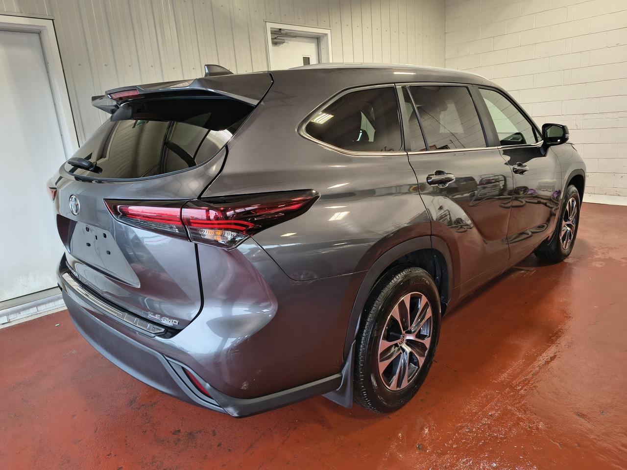 2024 Toyota Highlander XLE Photo0