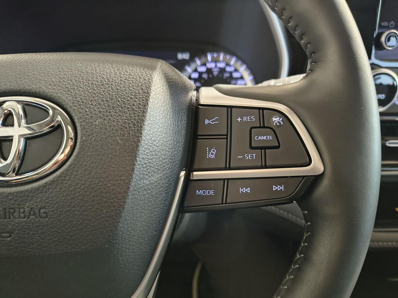 2024 Toyota Highlander XLE Photo