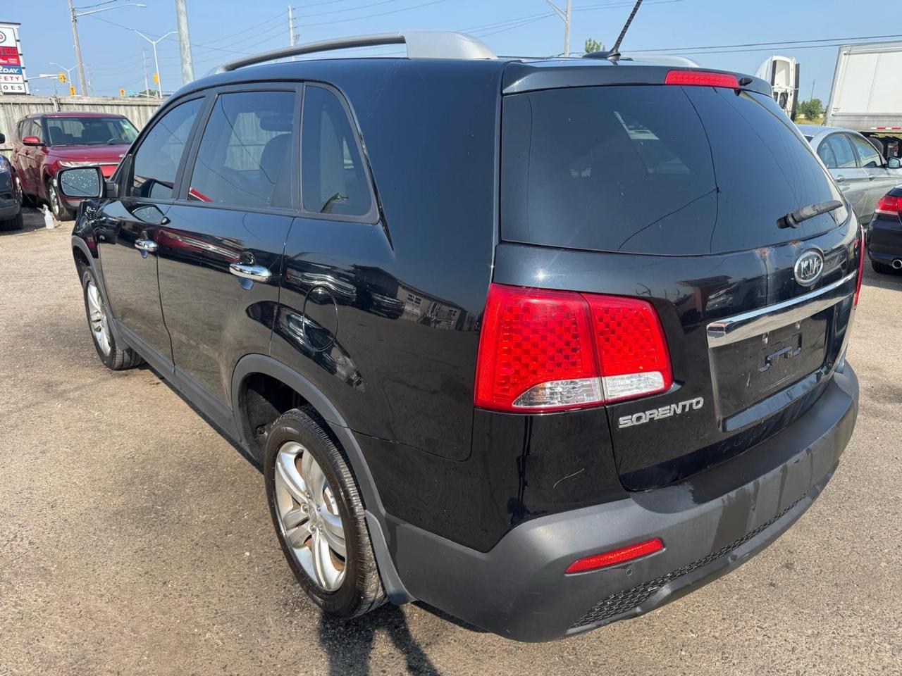 2011 Kia Sorento LX, V6, ONLY 180KMS, CERTIFIED Photo