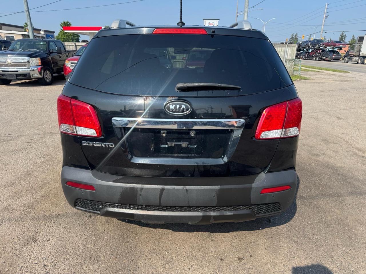 2011 Kia Sorento LX, V6, ONLY 180KMS, CERTIFIED Photo