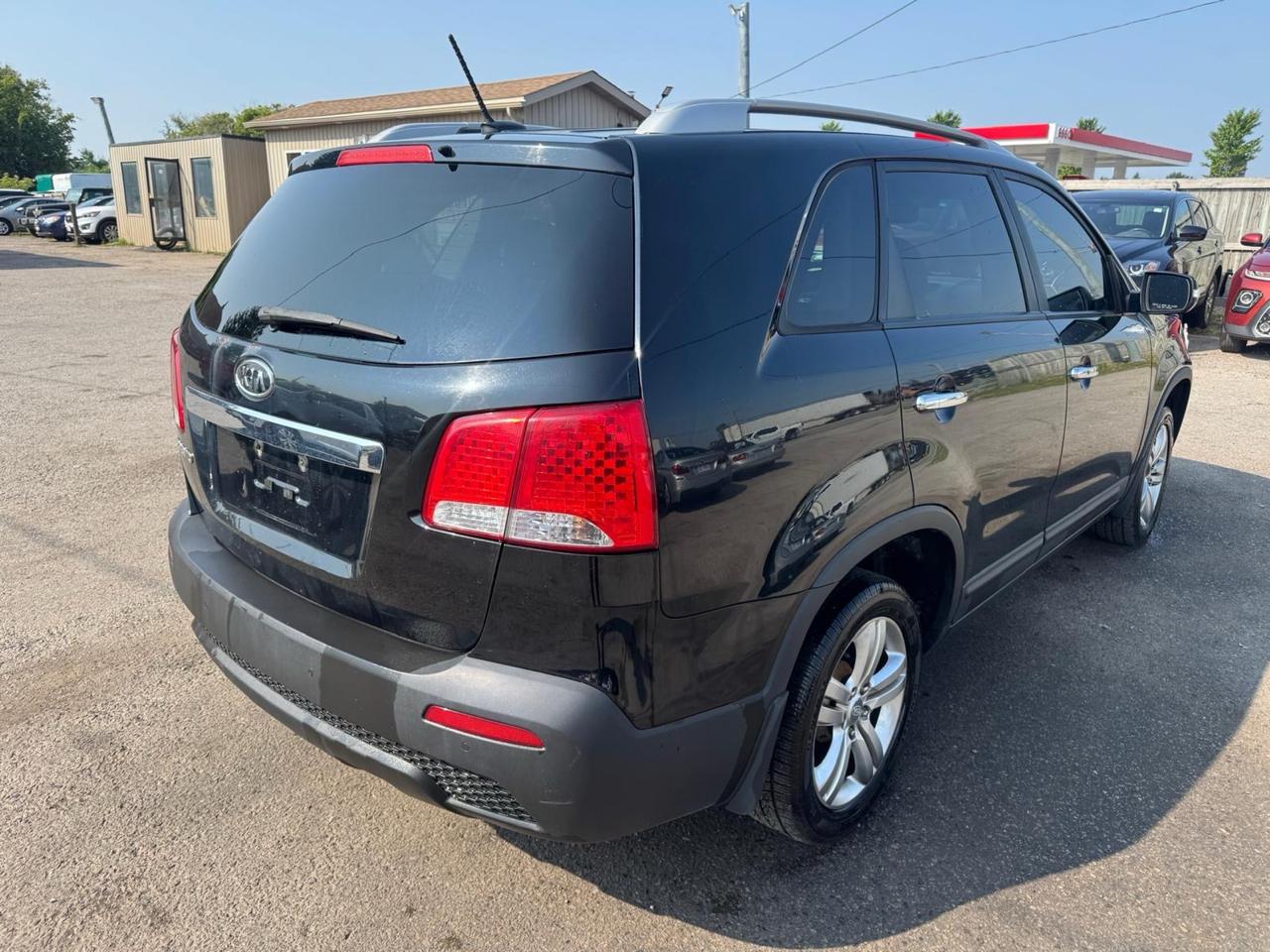 2011 Kia Sorento LX, V6, ONLY 180KMS, CERTIFIED Photo