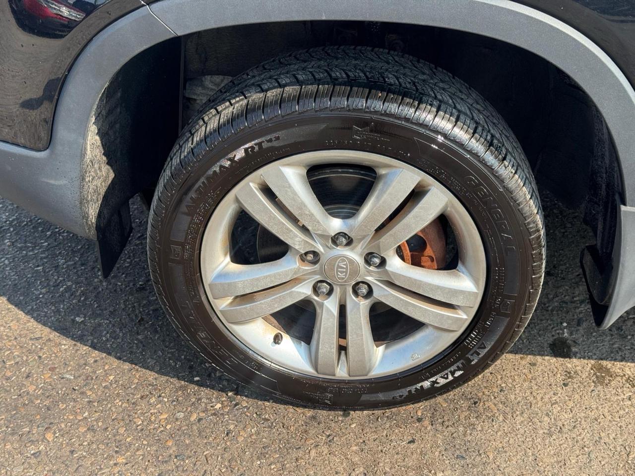 2011 Kia Sorento LX, V6, ONLY 180KMS, CERTIFIED Photo