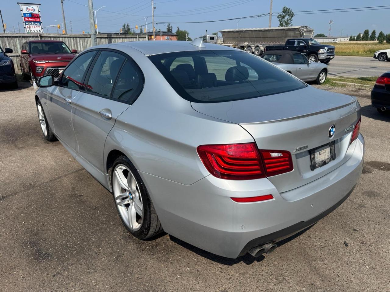 2016 BMW 5 Series 528i xDrive, M PACKAGE, WELL MAIINTAINED, CERT Photo