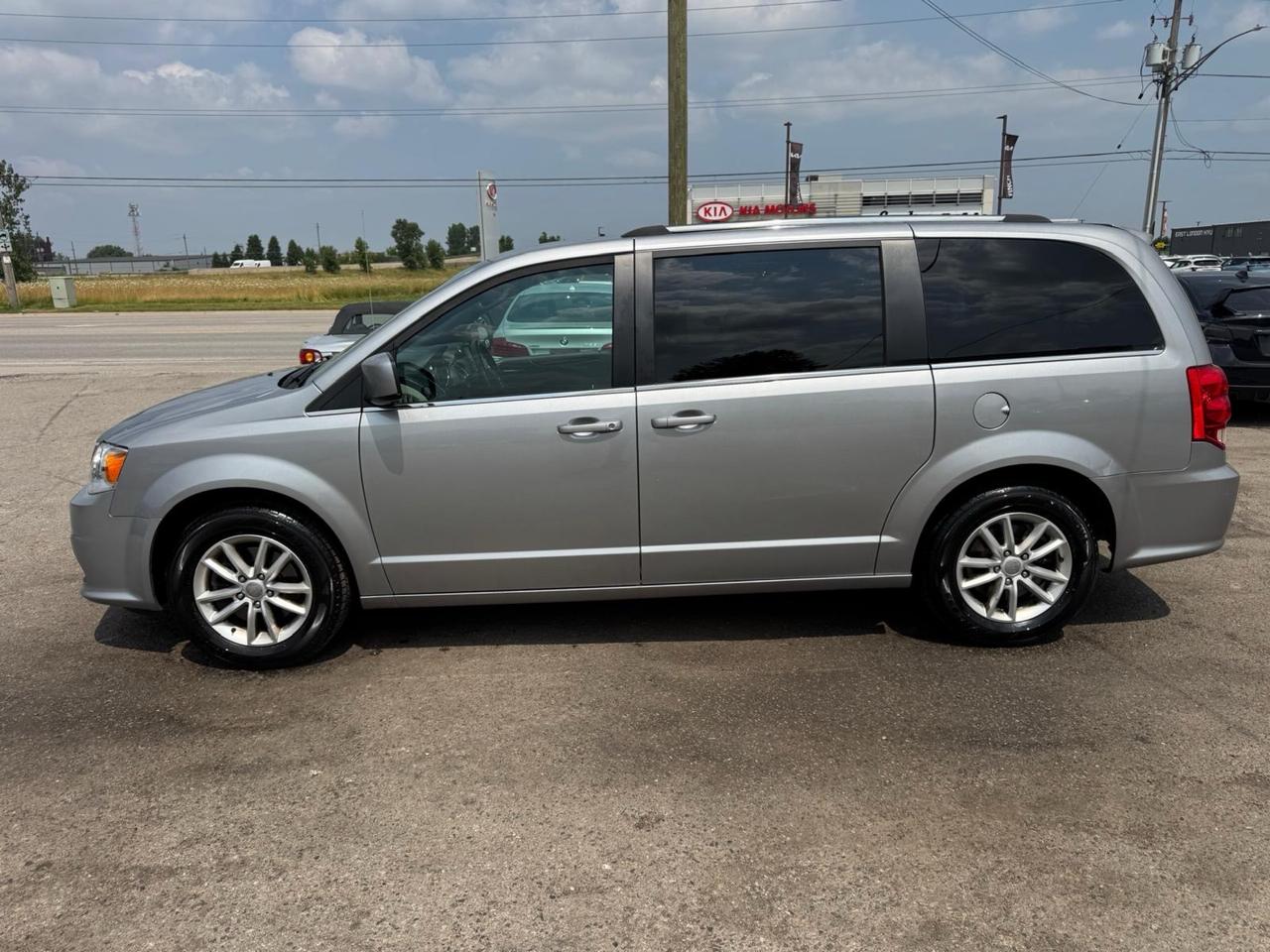 2019 Dodge Grand Caravan SXT Premium Plus, LOADED, WELL MAINTAINED Photo1