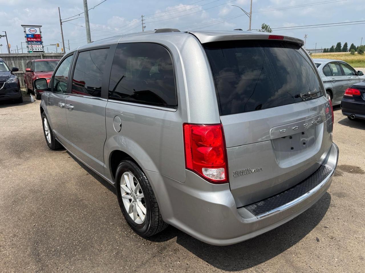 2019 Dodge Grand Caravan SXT Premium Plus, LOADED, WELL MAINTAINED Photo