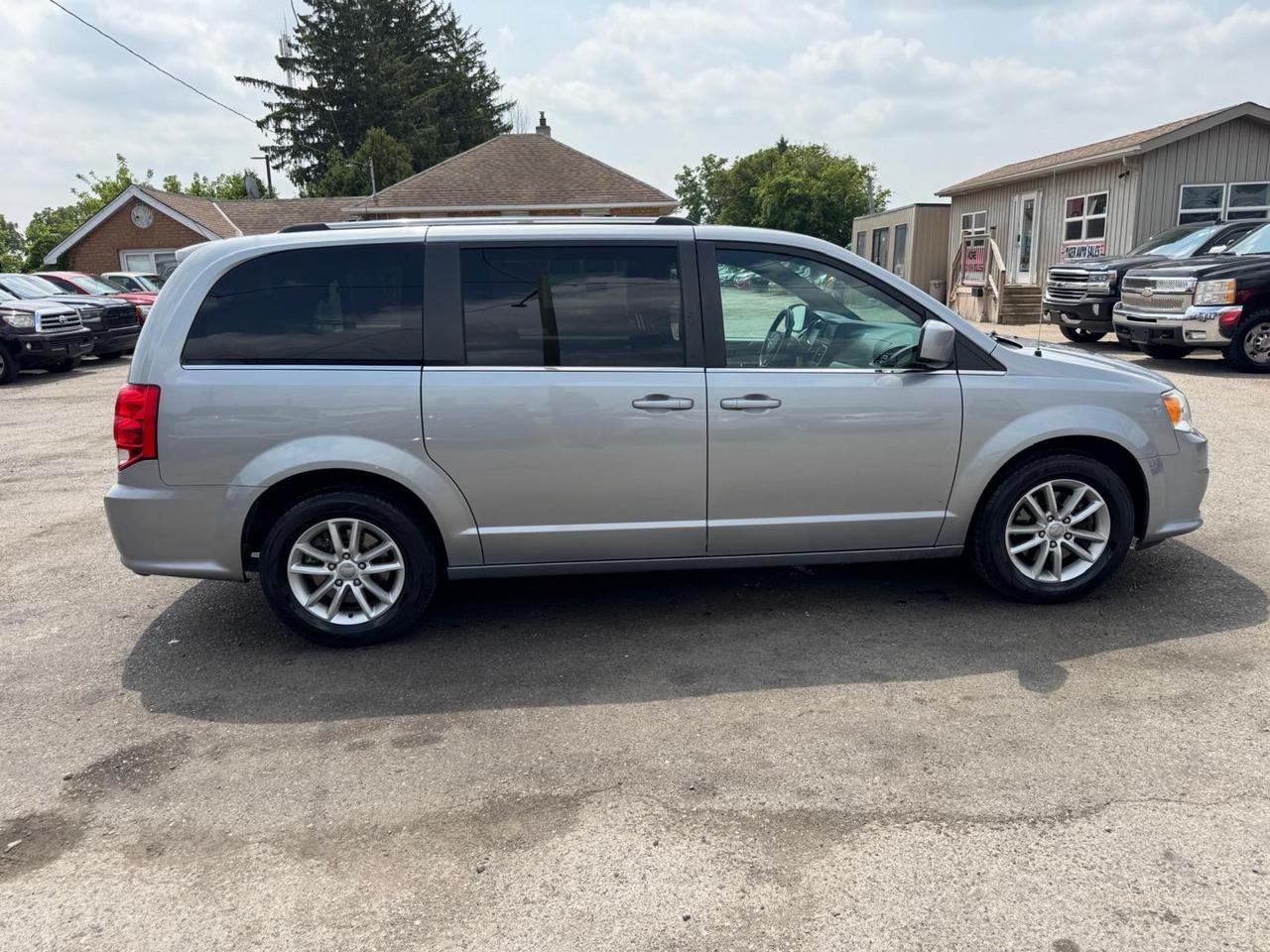 2019 Dodge Grand Caravan SXT Premium Plus, LOADED, WELL MAINTAINED Photo
