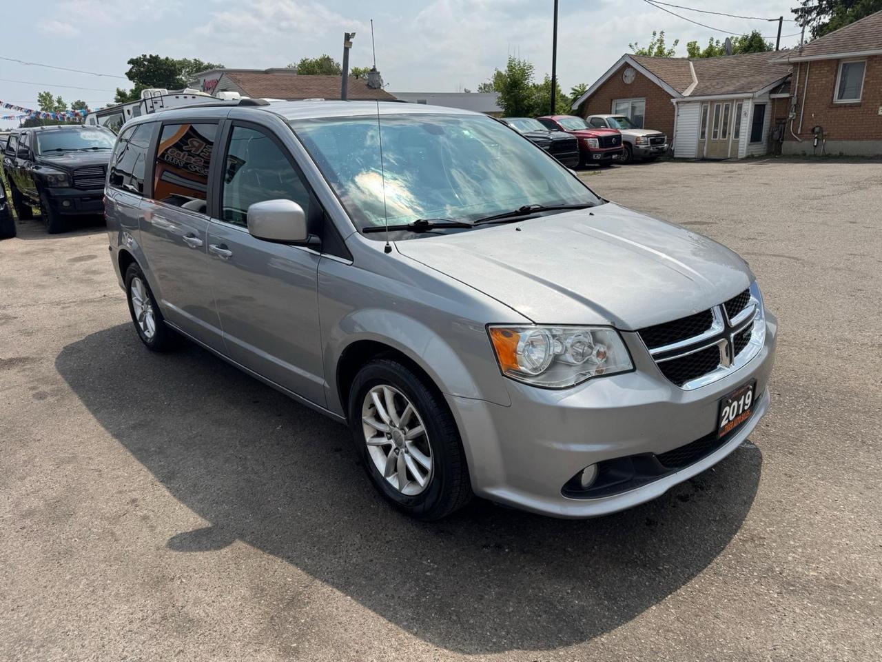 2019 Dodge Grand Caravan SXT Premium Plus, LOADED, WELL MAINTAINED Photo