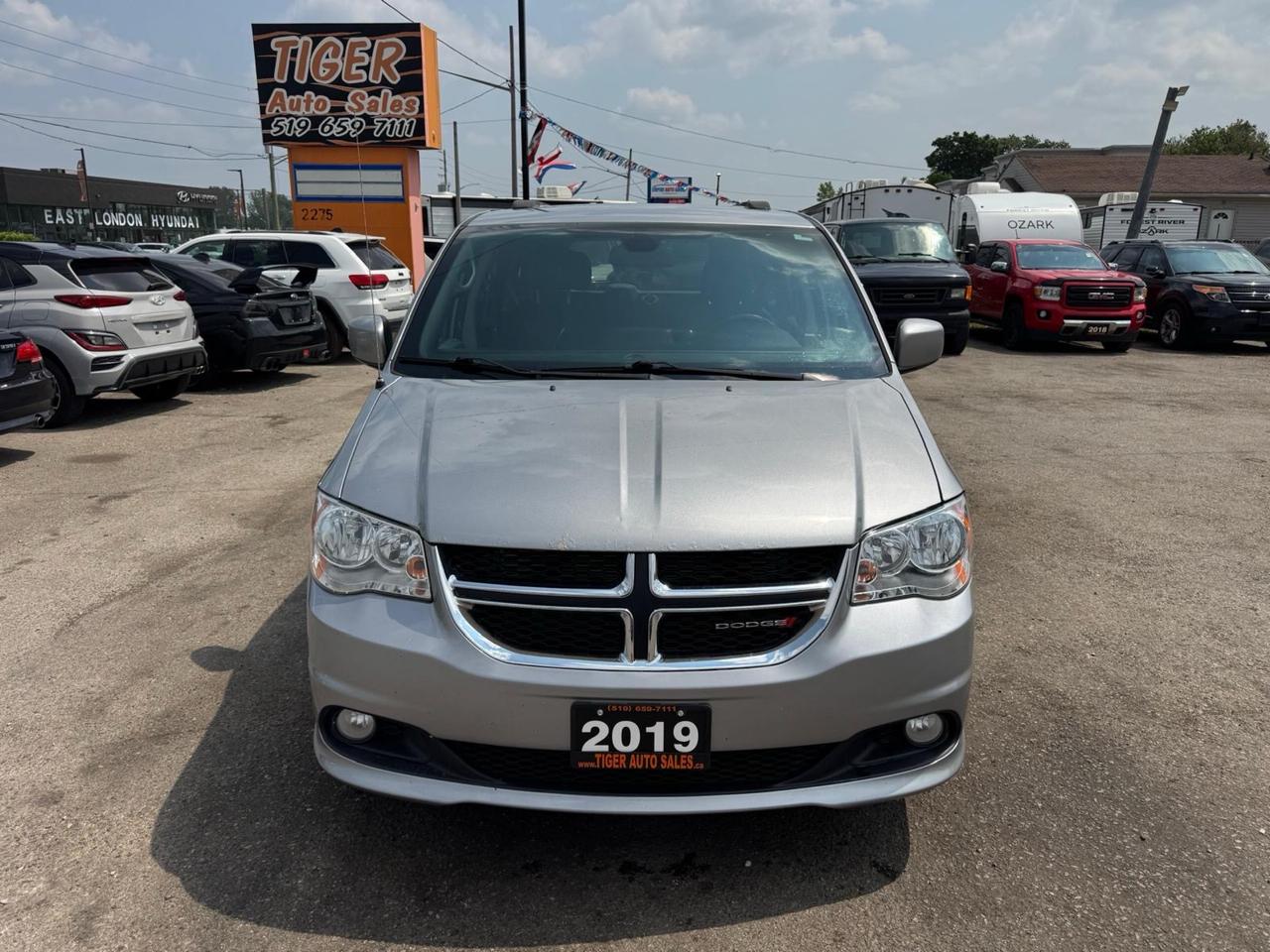 2019 Dodge Grand Caravan SXT Premium Plus, LOADED, WELL MAINTAINED Photo