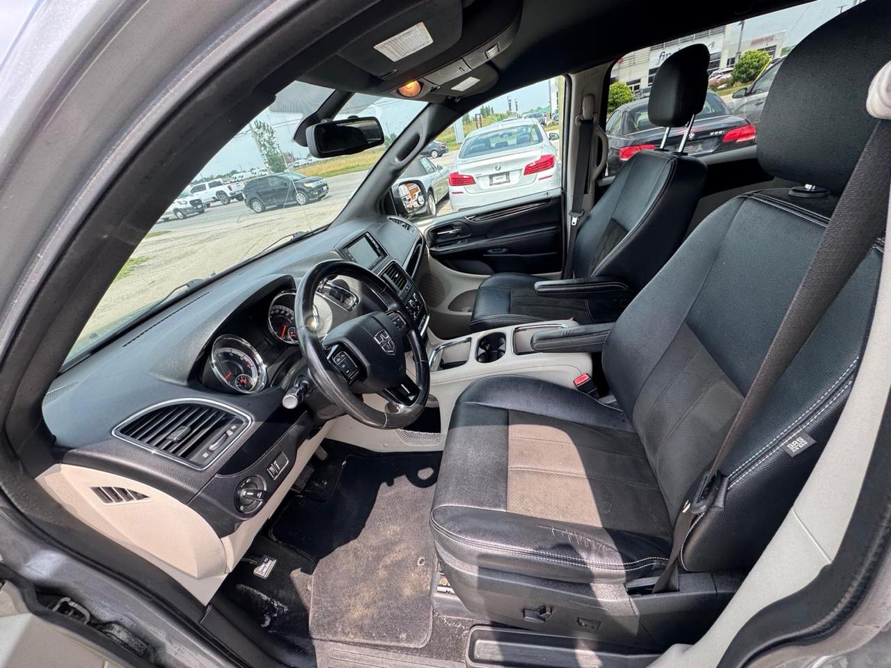 2019 Dodge Grand Caravan SXT Premium Plus, LOADED, WELL MAINTAINED Photo