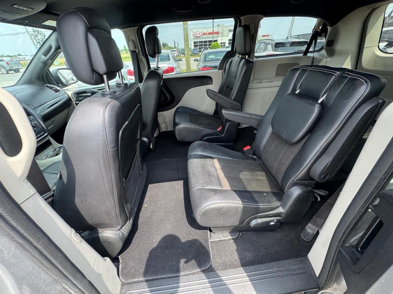 2019 Dodge Grand Caravan SXT Premium Plus, LOADED, WELL MAINTAINED Photo