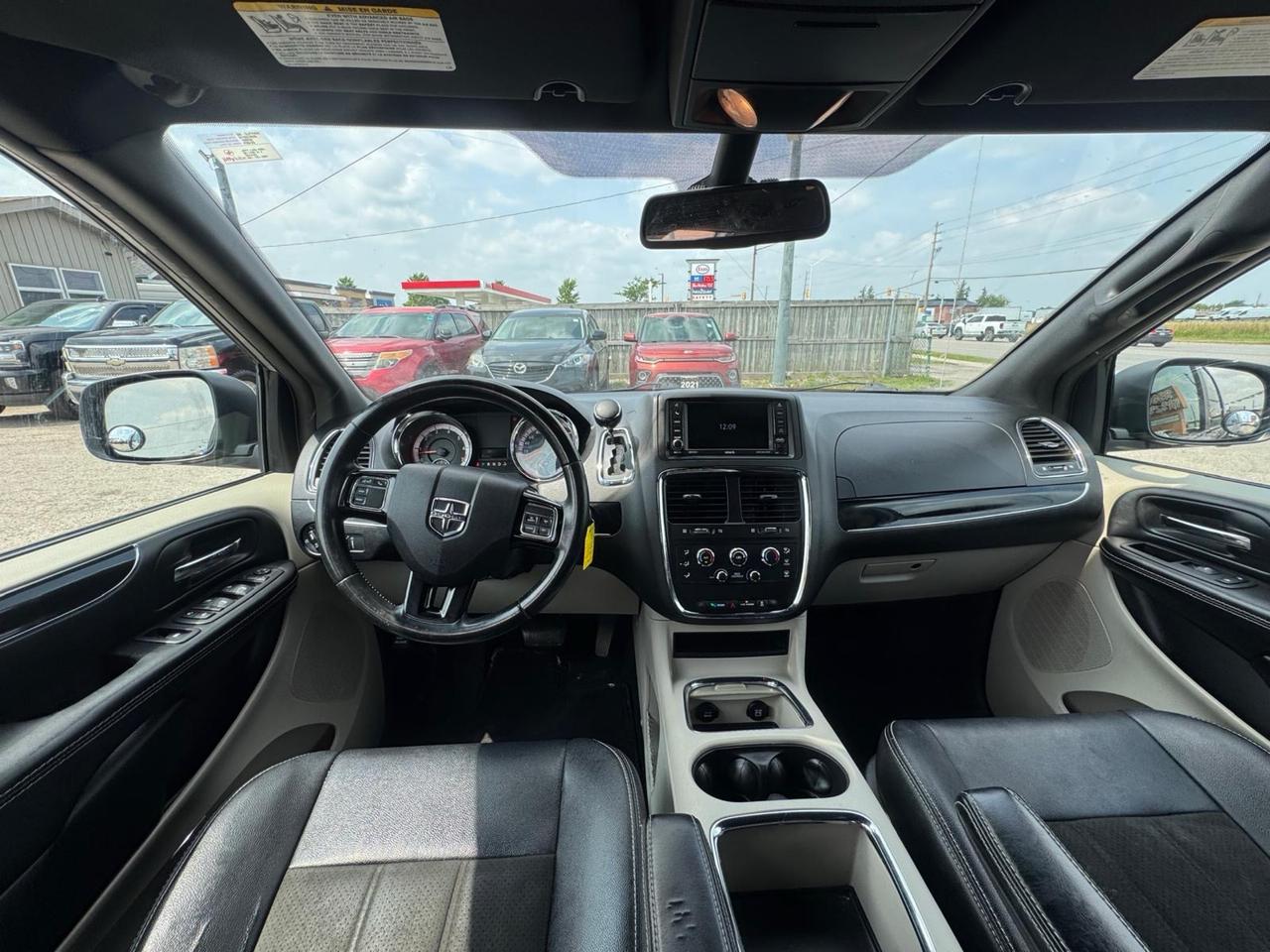 2019 Dodge Grand Caravan SXT Premium Plus, LOADED, WELL MAINTAINED Photo