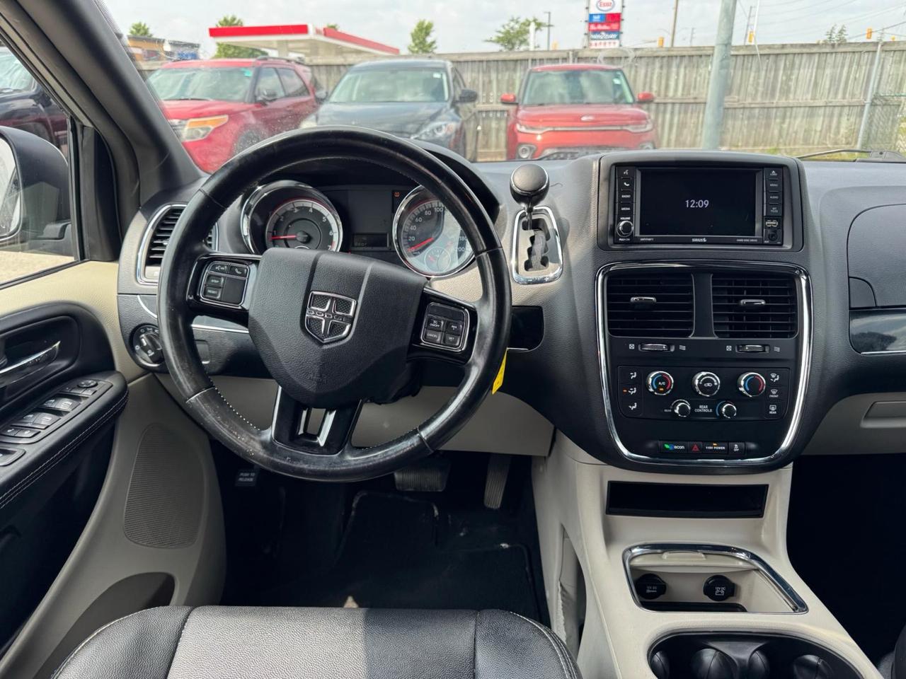 2019 Dodge Grand Caravan SXT Premium Plus, LOADED, WELL MAINTAINED Photo