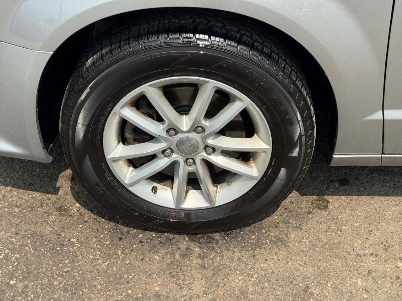 2019 Dodge Grand Caravan SXT Premium Plus, LOADED, WELL MAINTAINED Photo