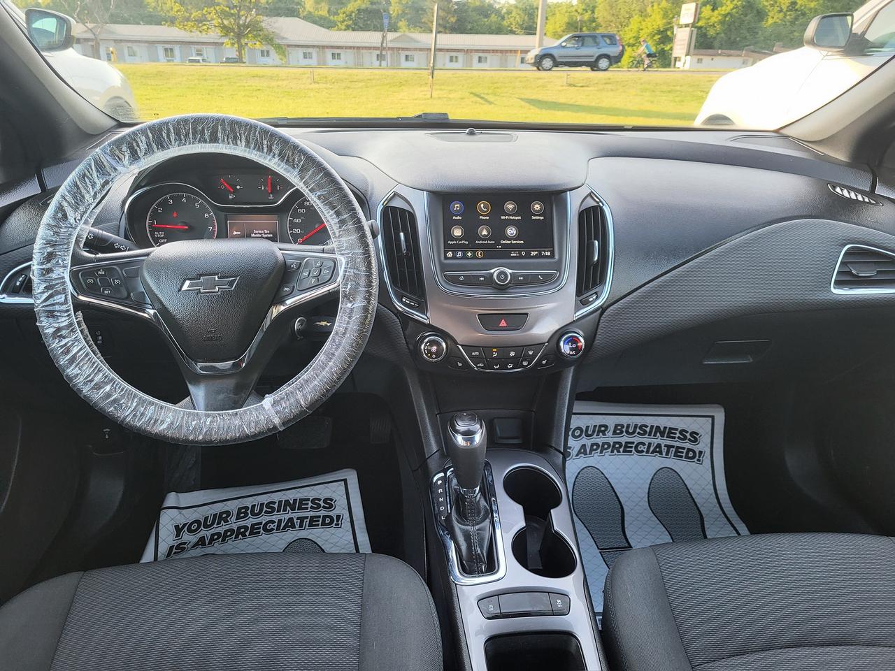 2019 Chevrolet Cruze LT Photo