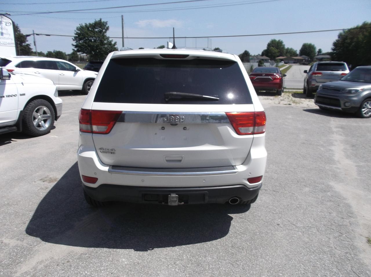 2012 Jeep Grand Cherokee AWD LIMITED Photo