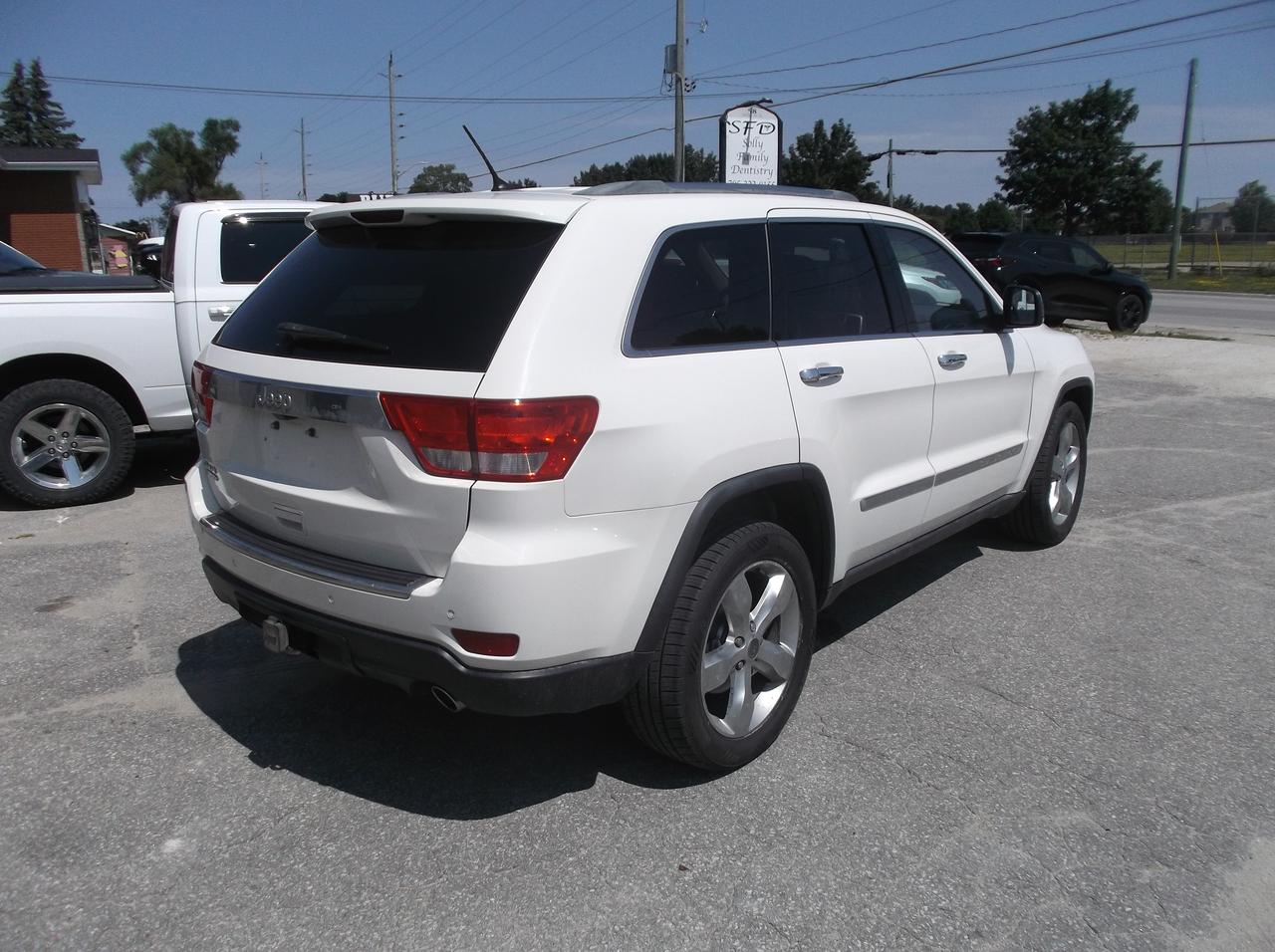 2012 Jeep Grand Cherokee AWD LIMITED Photo