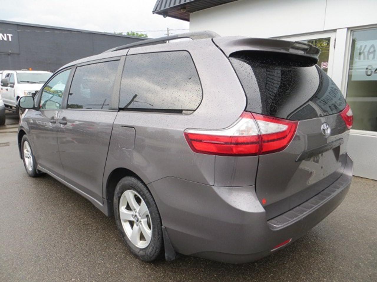 2019 Toyota Sienna CERTIFIED, NO ACCIDENTS Photo