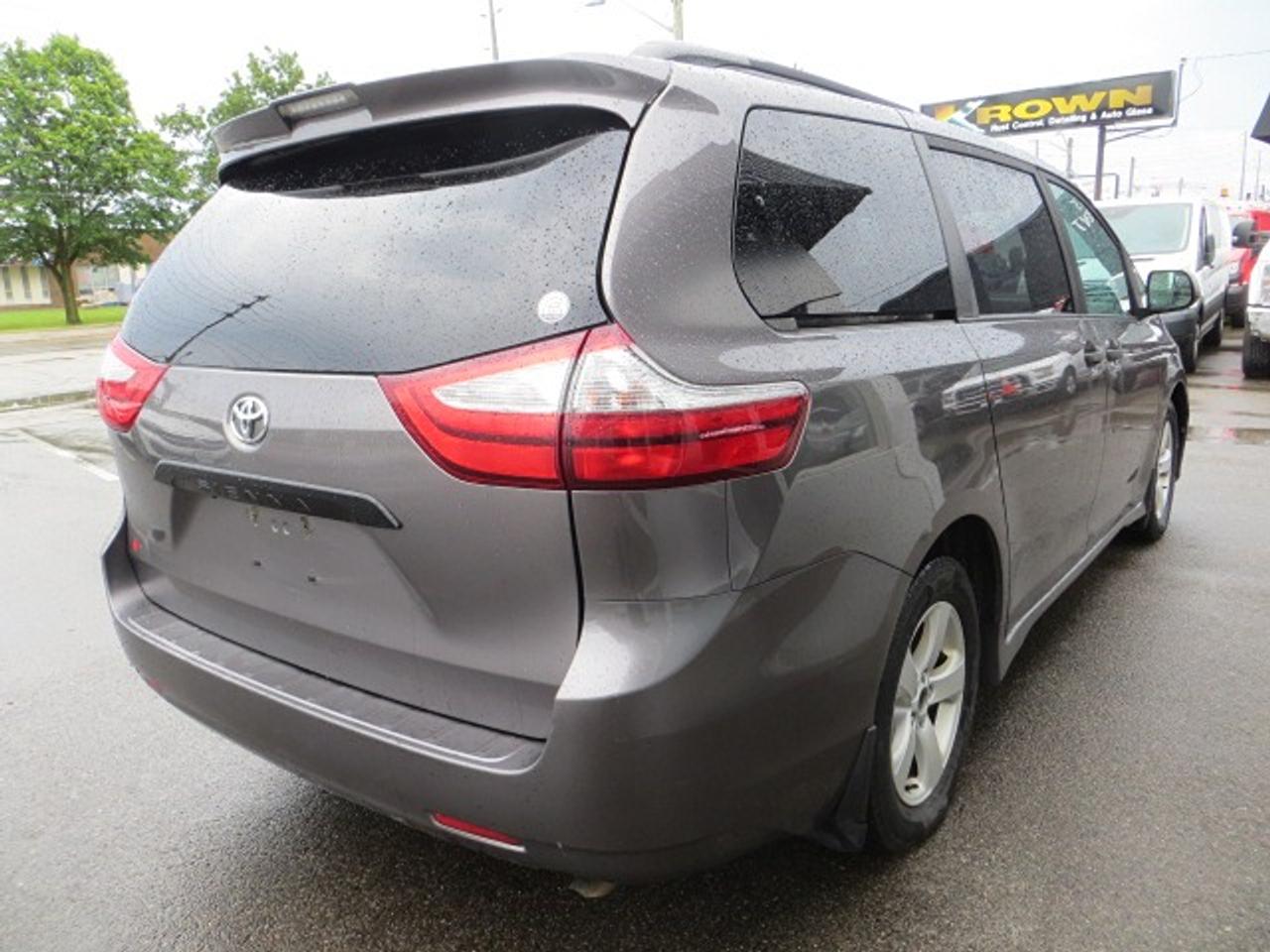 2019 Toyota Sienna CERTIFIED, NO ACCIDENTS Photo