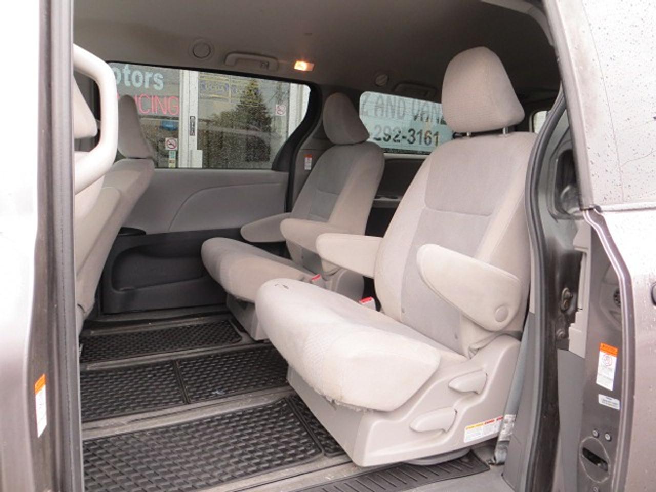 2019 Toyota Sienna CERTIFIED, NO ACCIDENTS Photo