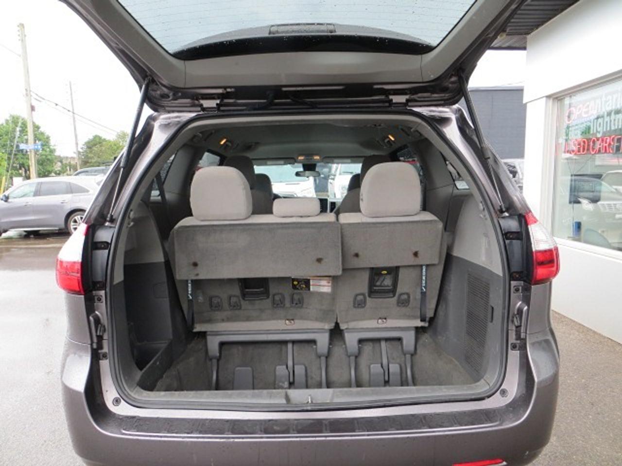 2019 Toyota Sienna CERTIFIED, NO ACCIDENTS Photo