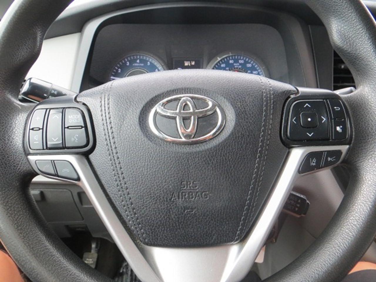 2019 Toyota Sienna CERTIFIED, NO ACCIDENTS Photo