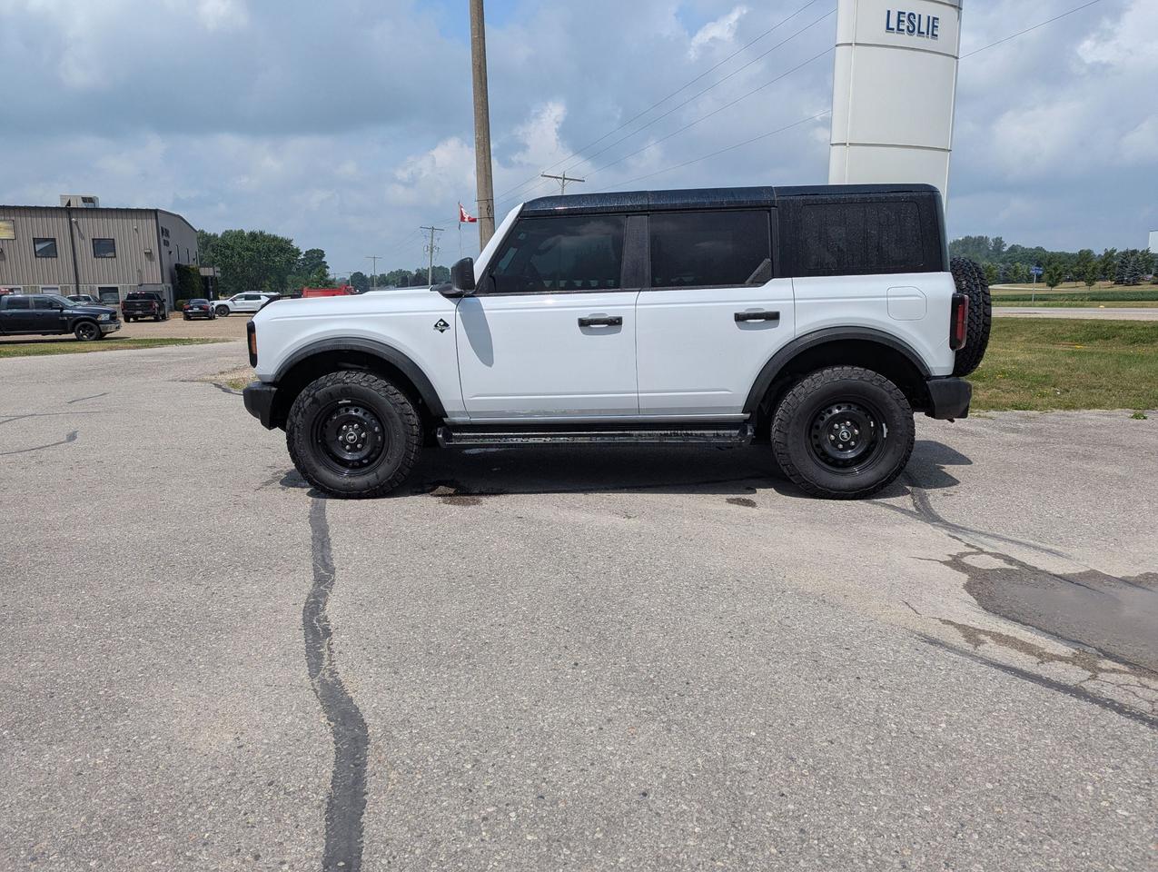 2026 Ford Bronco OUTER BANKS 4 DOOR 4X4 Photo2