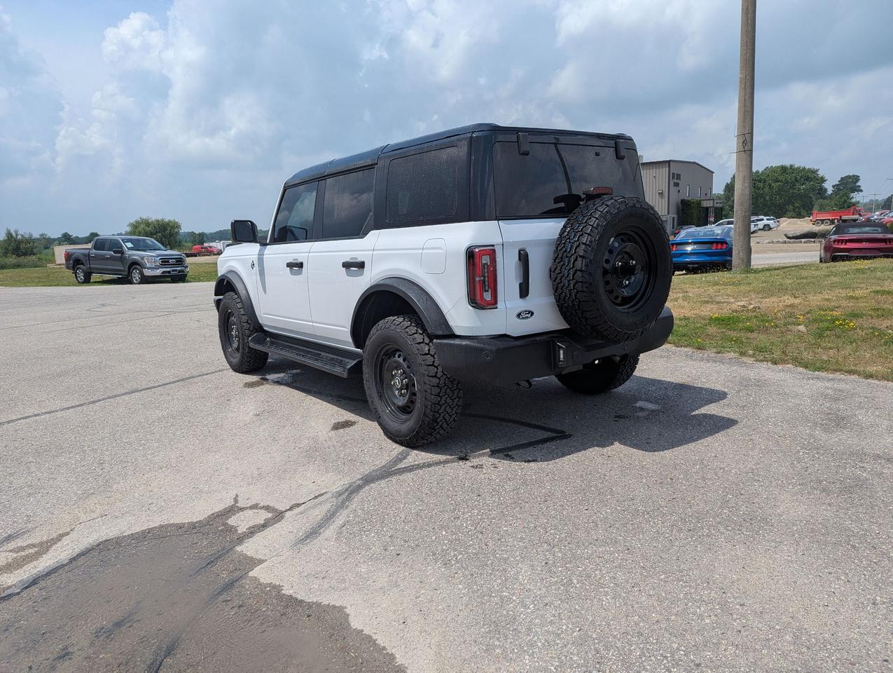 2026 Ford Bronco OUTER BANKS 4 DOOR 4X4 Photo3