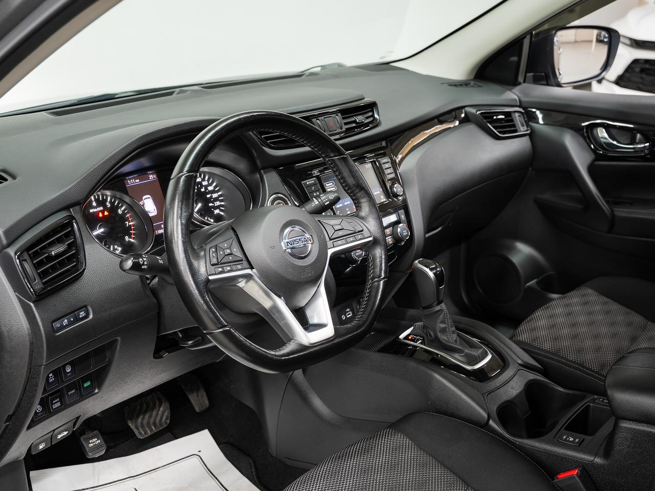 2020 Nissan Qashqai SV AWD | Sunroof | Heated Seats | BSM | CarPlay