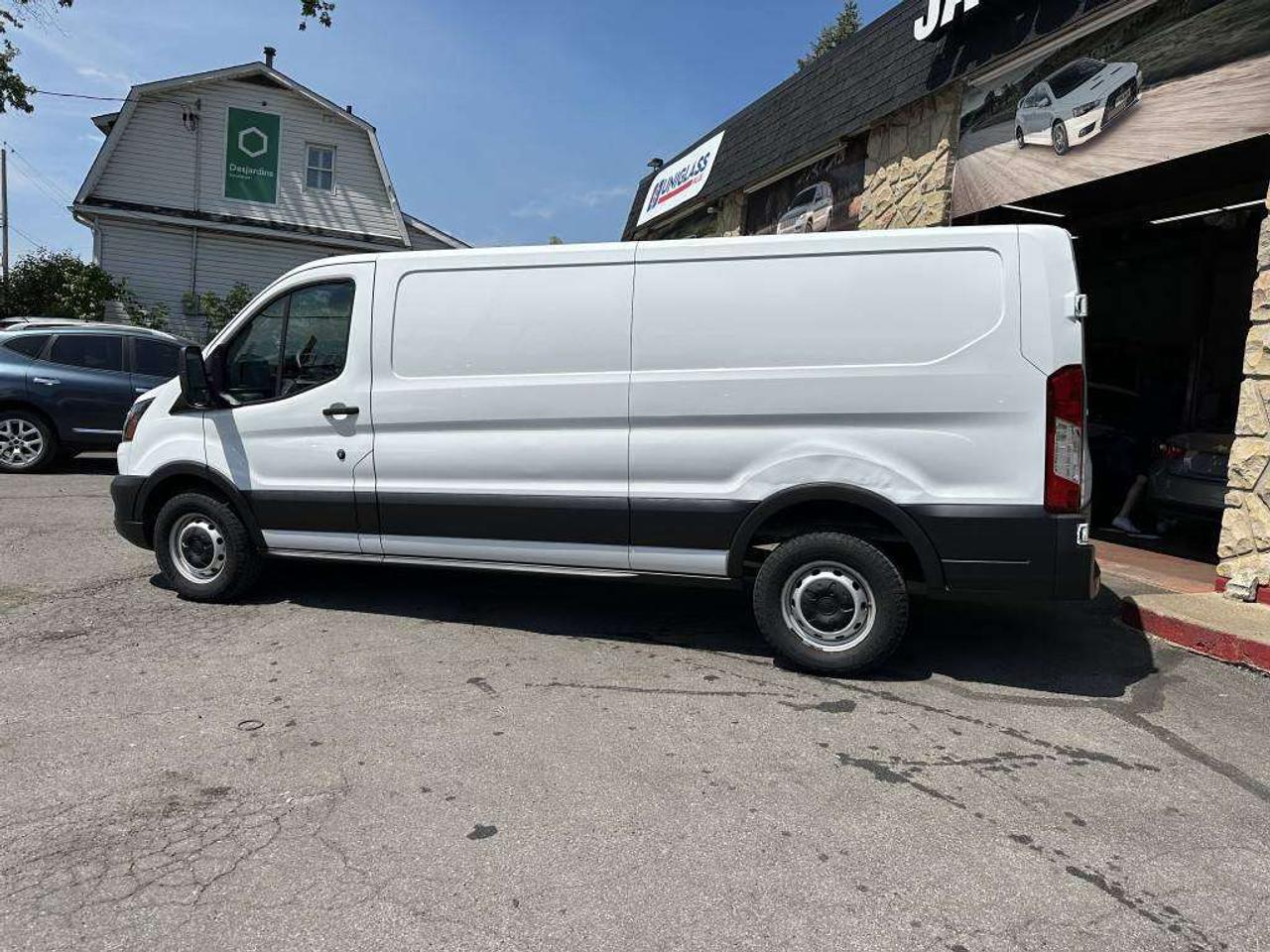 2022 Ford Transit Cargo Van low roof Photo
